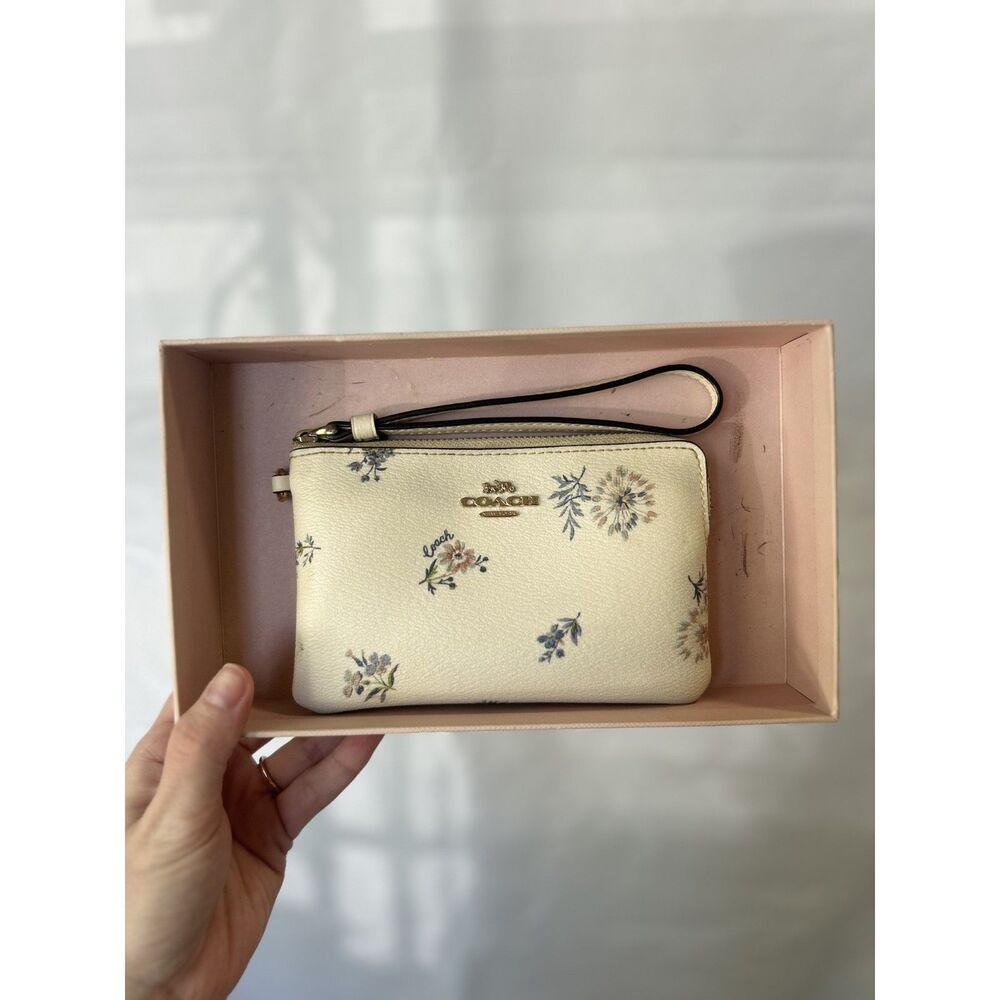 Coach In Box Corner Zip Wristlet Leather Floral Wallet White Gift Set